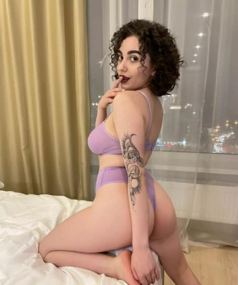 У меня бесконечные возможности и внушительный опыт - я точно знаю, как доставить тебе незабываемое удовольствие. Живу в Москве, и моя красота искрится более ярко в этом сияющем городе. Мои услуги на высшем уровне и нацелены на то, чтобы ты почувствовал себя весьма особенным. Не веришь? Посмотри на мои фото и оцени сам! Мои клиенты говорят, что я - искусительница, умеющая оживить любую вечеринку и заставить сердца биться быстрее. Расскажи мне о своих тайных желаниях, и я сделаю все, чтобы они осуществились. Время проведенное со мной станет незабываемым. Жду тебя, чтобы воплотить все твои мечты в реальность 😘💋 2414, 18 лет