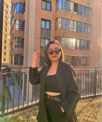 У меня бесконечные возможности и внушительный опыт - я точно знаю, как доставить тебе незабываемое удовольствие. Живу в Москве, и моя красота искрится более ярко в этом сияющем городе. Мои услуги на высшем уровне и нацелены на то, чтобы ты почувствовал себя весьма особенным. Не веришь? Посмотри на мои фото и оцени сам! Мои клиенты говорят, что я - искусительница, умеющая оживить любую вечеринку и заставить сердца биться быстрее. Расскажи мне о своих тайных желаниях, и я сделаю все, чтобы они осуществились. Время проведенное со мной станет незабываемым. Жду тебя, чтобы воплотить все твои мечты в реальность 😘💋 2414, 18 лет